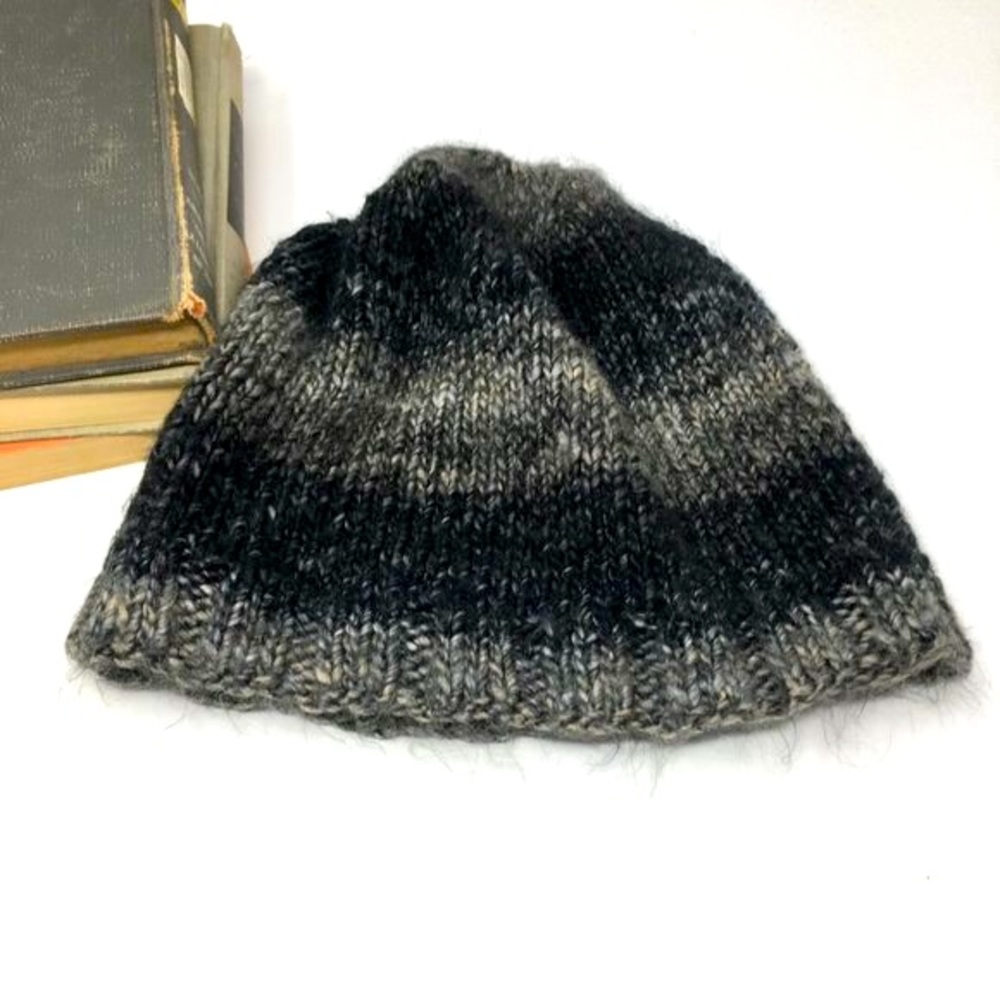Handknitted Black Grey Ombre Unisex Hat Beanie and Scarf Set - Picture 7 of 16